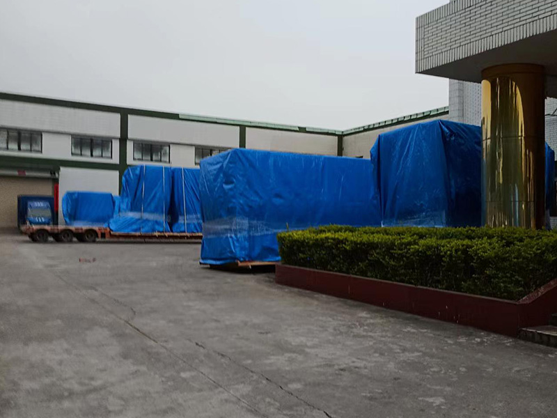 東(dong)莞某公司重型設(she)備防雨真空木箱(xiāng)