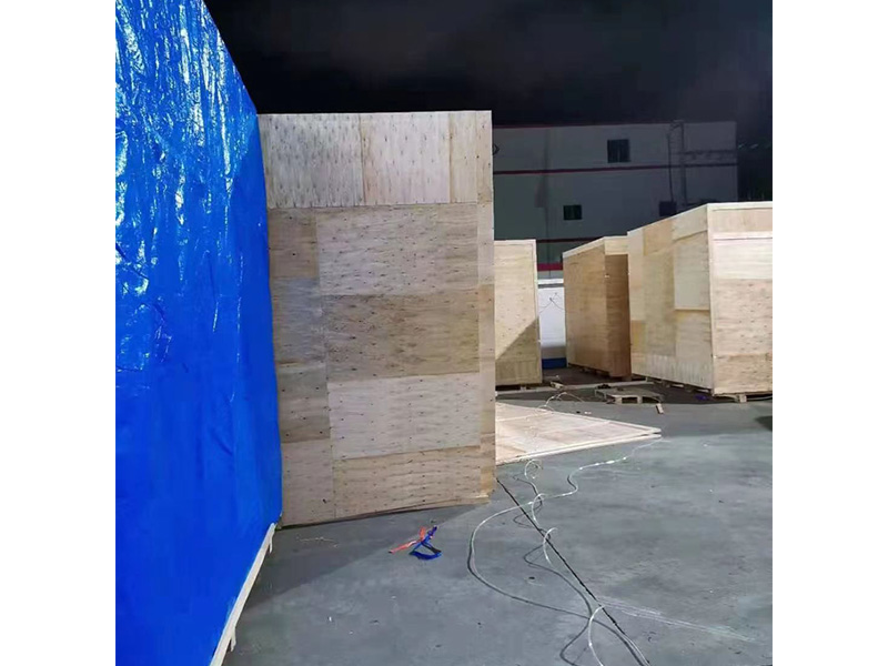 中山某公司(si)真空防雨木(mù)箱