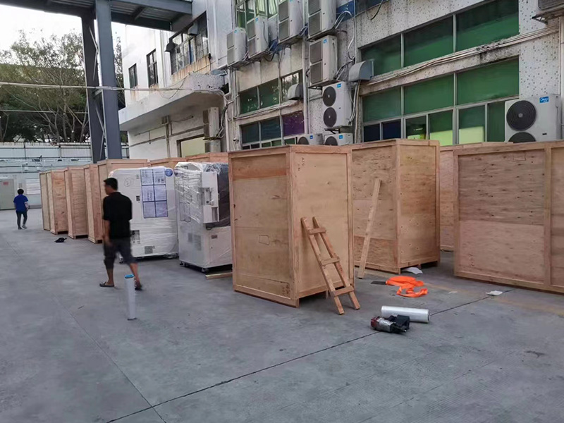 深圳福永出口設(shè)備打包現場